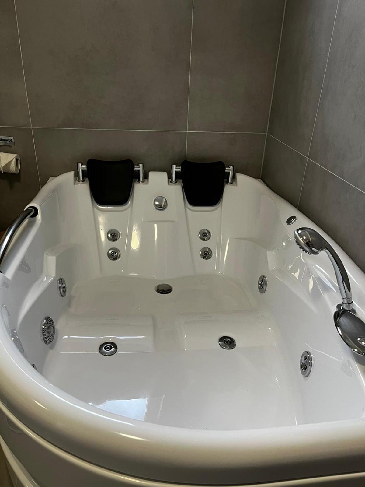 Freiblick 2 Bad Glbg mit Terrasse u Whirlpool Top 2 Bad Gleichenberg Exterior foto